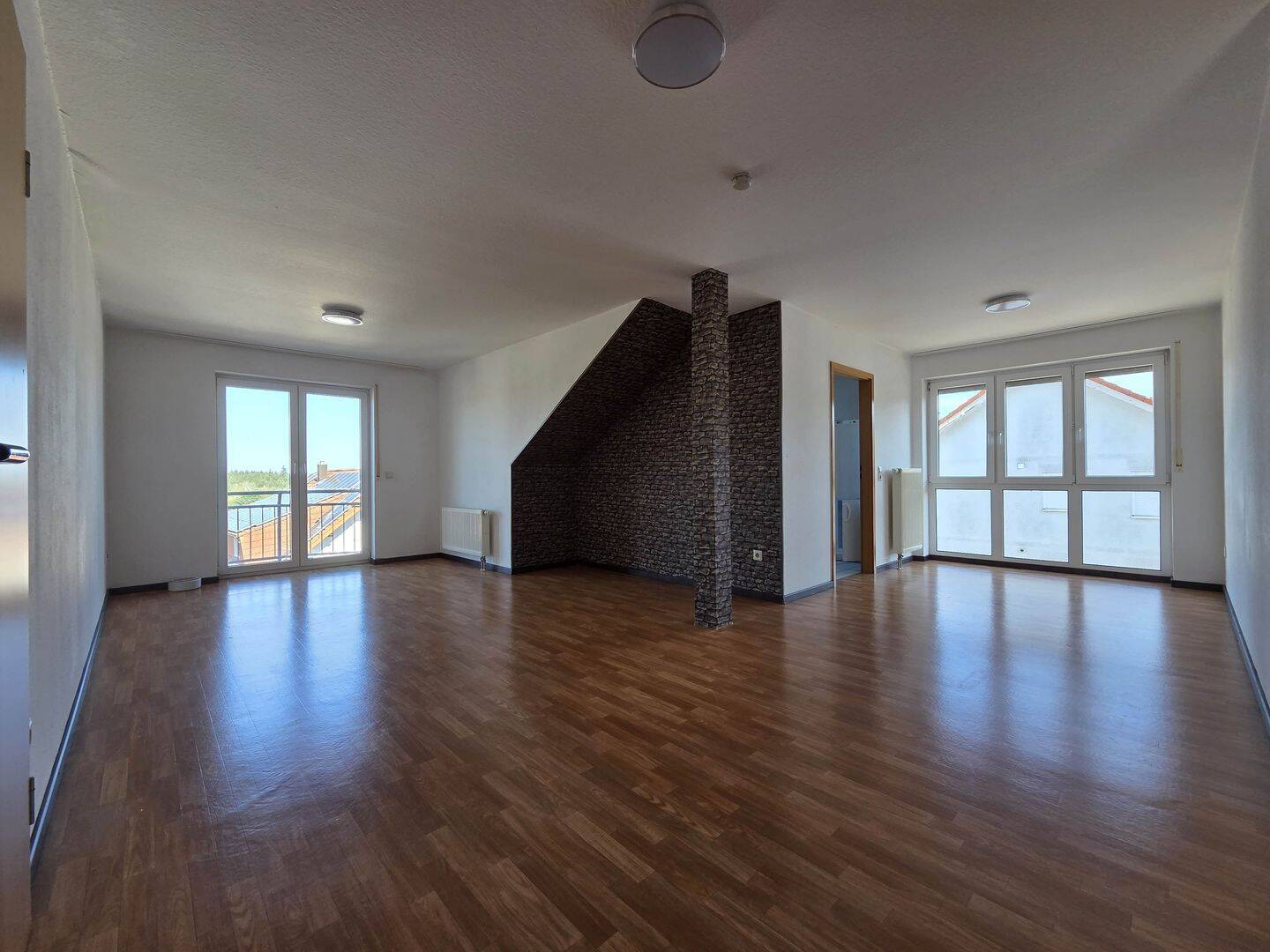 2-Zimmer  Wohnung im DG inkl. Küche und Balkon in ruhiger Lage am Rande von Walldürn, 74731 Walldürn