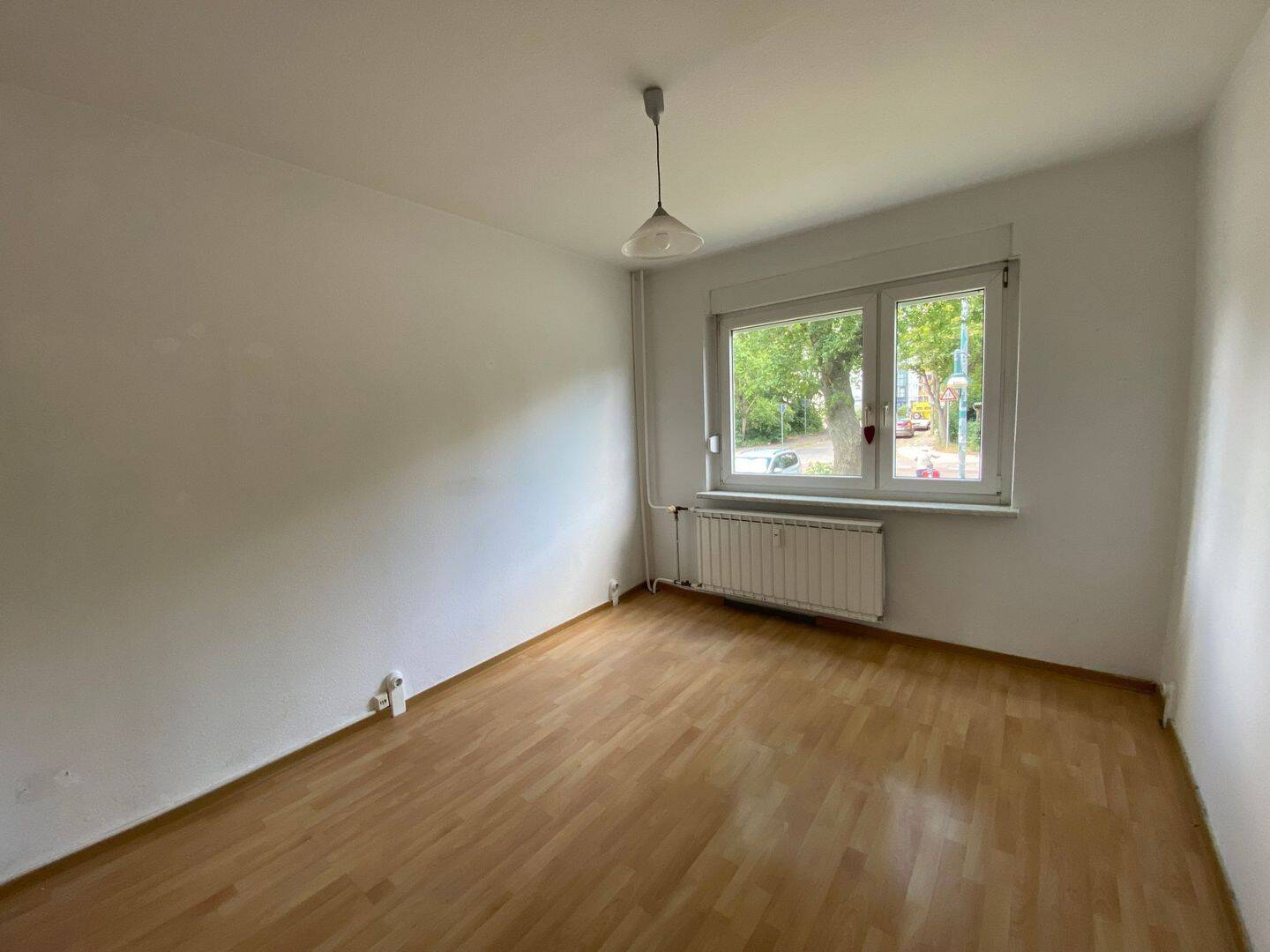 Studentenwohnung mit Gestaltungsmöglichkeiten und Blick ins Grüne, 6124 Halle (Saale) (Saaleaue Südliche Neustadt Westliche Neustadt)
