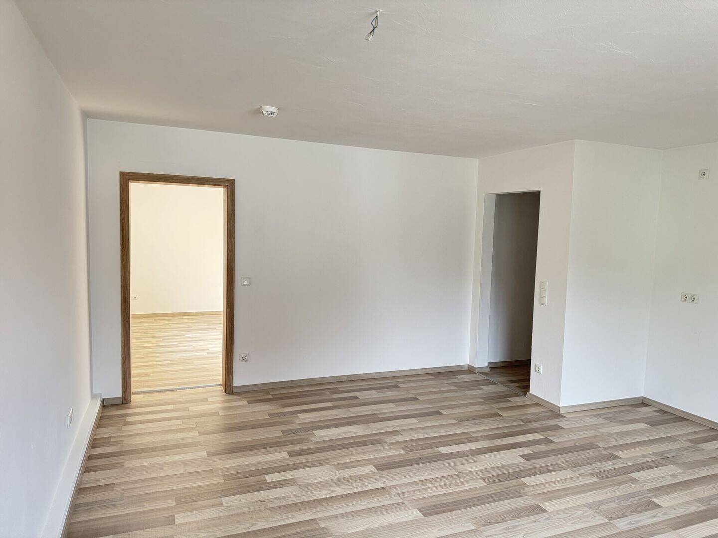 Helle 2-Zimmer Wohnung im Zentrum von Weisendorf, 91085 Weisendorf