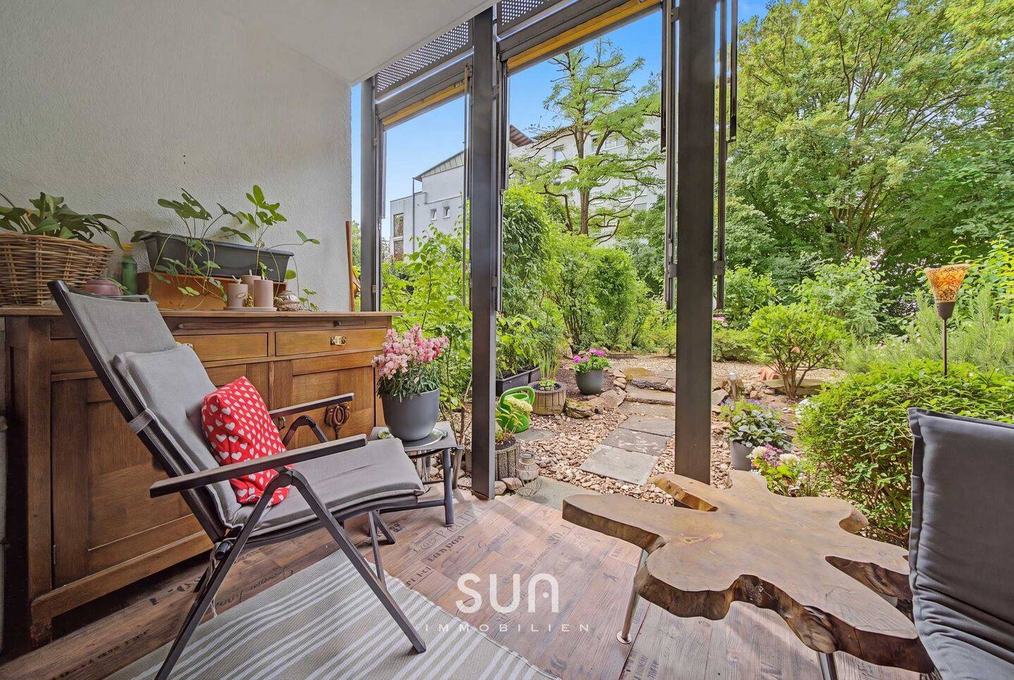 RUHIGE GARTENWOHNUNG MIT TERRASSE & STELLPLATZ IM EUROPA-VIERTEL – Grüne Idylle mittendrin!, 65197 Wiesbaden (Biebrich Dotzheim Wiesbaden)