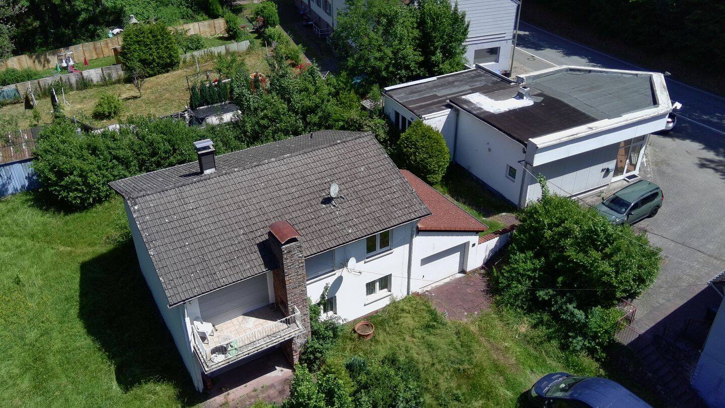 Ensemble mit einem Einfamilienhaus und einer ehemaligen Werkstatt/Bürogebäude, 66978 Donsieders