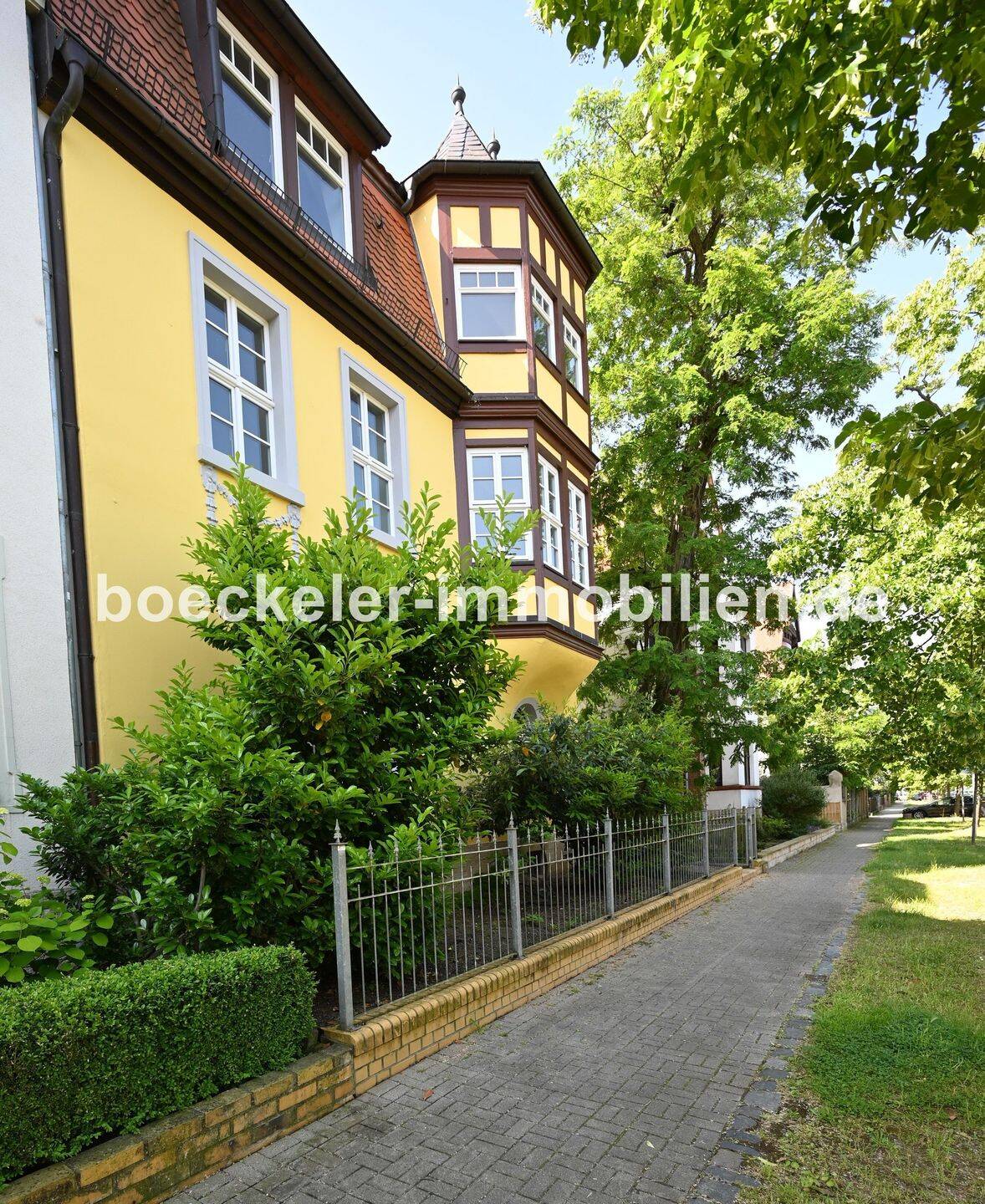 Gepflegtes Dreifamilienhaus mit Vermietungsgarantie in attraktiver Stadtrandlage, 6618 Naumburg (Saale)