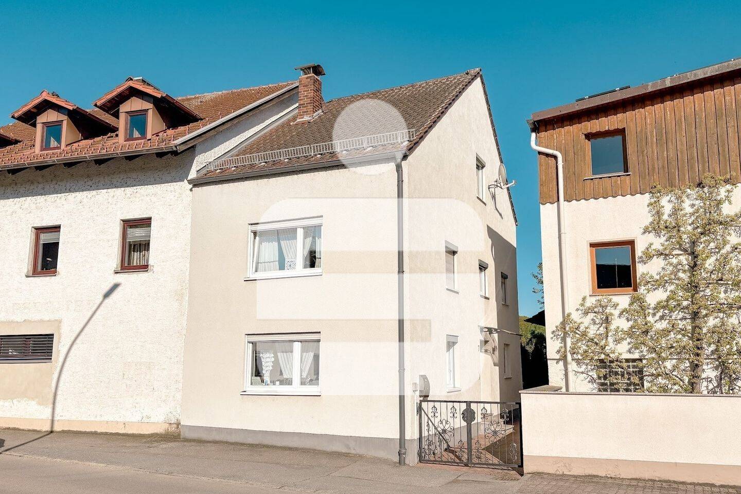 Solide Investition mit Zukunft: Vermietetes Reihenendhaus in Windorf!, 94575 Windorf