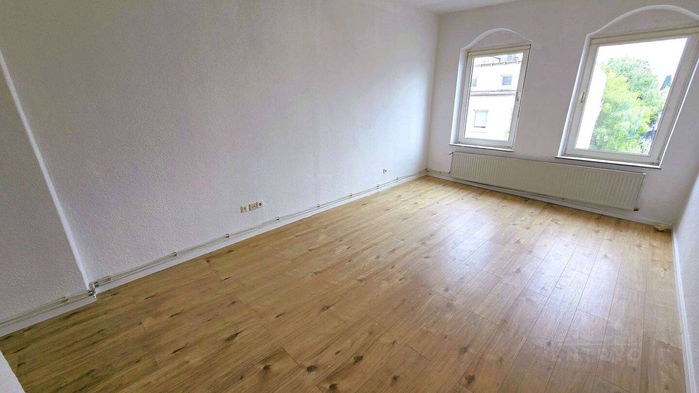 Großzügige Etagenwohnung mit Balkon und neuer Einbauküche, 26384 Wilhelmshaven (Heppens Heppenser Groden Innenhafen Innenstadt Neuende)