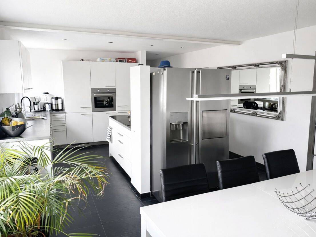 Wohnen in Lämmchesberg: Mehrgenerationenhaus mit großzügigem Garten und zwei Garagen, 67663 Kaiserslautern (Innenstadt)