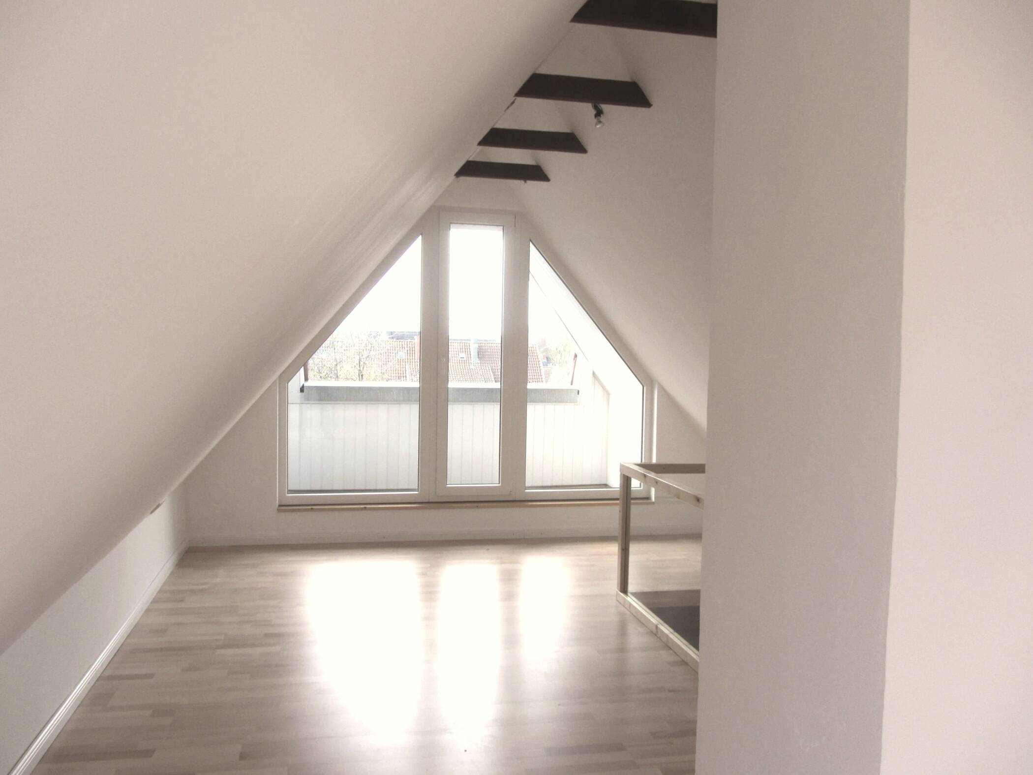 Geräumige 3-Zimmer-Maisonette mit Loft-Flair und Loggia, 28201 Bremen (Buntentor Gartenstadt Süd Huckelriede Neustadt Südervorstadt)