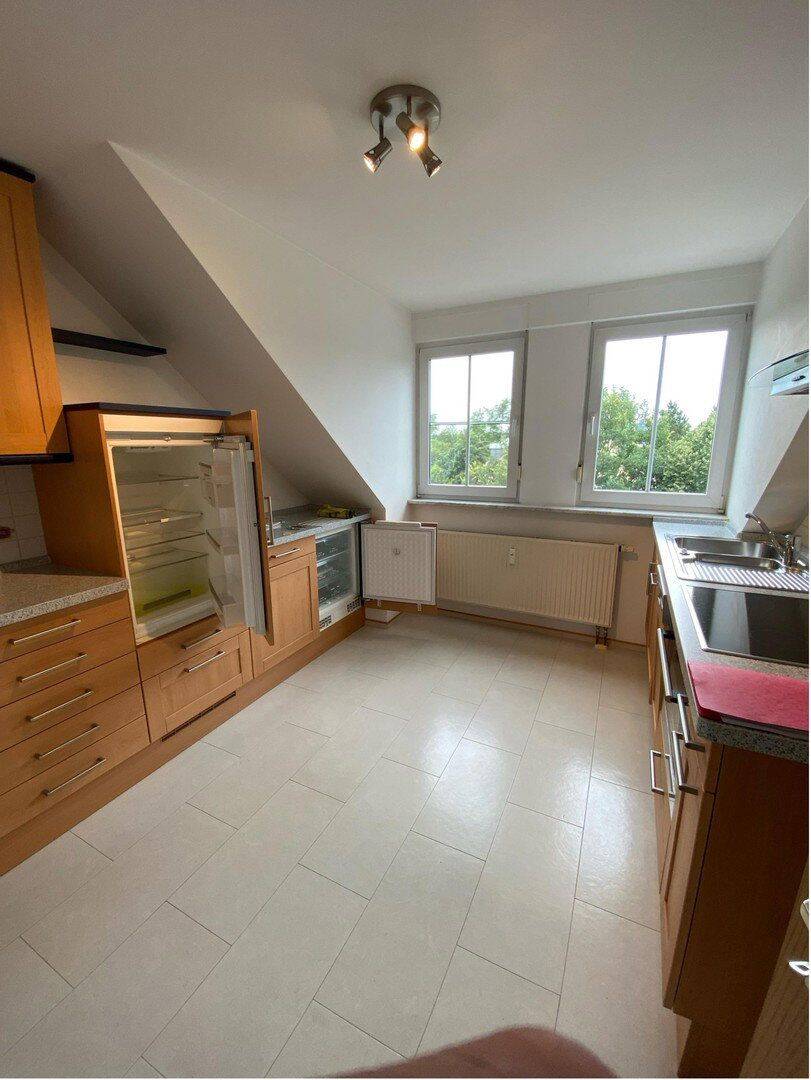 Helle 2-Zimmer-Dachgeschosswohnung mit Balkon und Stellplatz in zentraler Lage von Röthenbach, 90552 Röthenbach a.d. Pegnitz