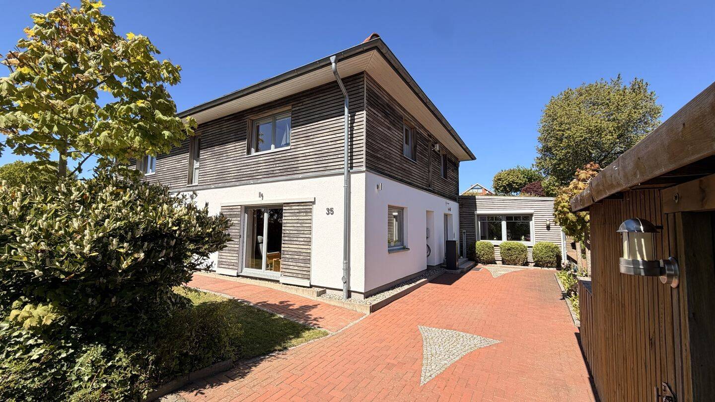 Großzügiges Effizienzhaus mit Einliegeroption in Lütjenburg, 24321 Lütjenburg