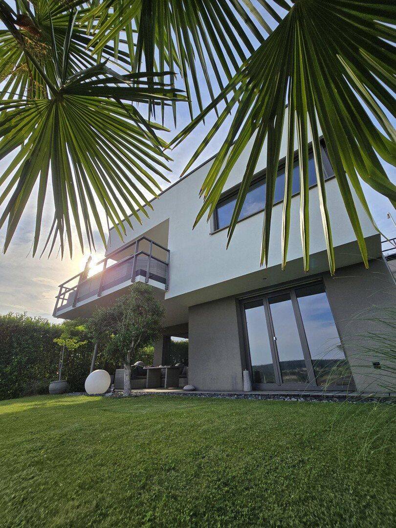 Panoramablick trifft moderne Architektur · Südhanglage · PV · Wärmepumpe · Doppelgarage  KFW55, 75223 Niefern-Öschelbronn