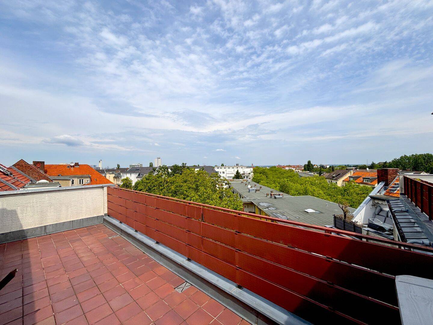 Denkmalschutz: Stilvolle 3-Zimmer-Dachgeschoss-Maisonettewohnung mit zwei Terrassen in Berlin, 14052 Berlin (Charlottenburg-Wilmersdorf Spandau Westend)