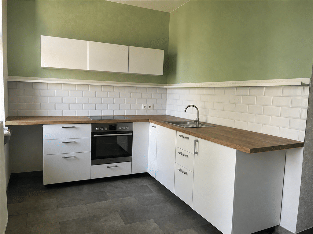 Großzügige 2-Zimmerwohnung mit Vinylbelag, Balkon, Wanne und Dusche! Vormieter verkauft EBK – Chemnitz – Bild 1 von 3