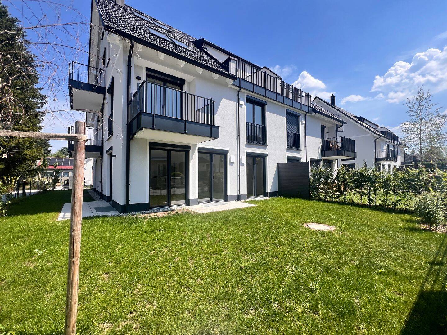 NEUBAU-DG-Wohnung über zwei Etagen mit ausgebautem Speicher (Studio), sonniger Dachterrasse + Balkon, 80995 München (Allach-Untermenzing Feldmoching-Hasenbergl Moosach)