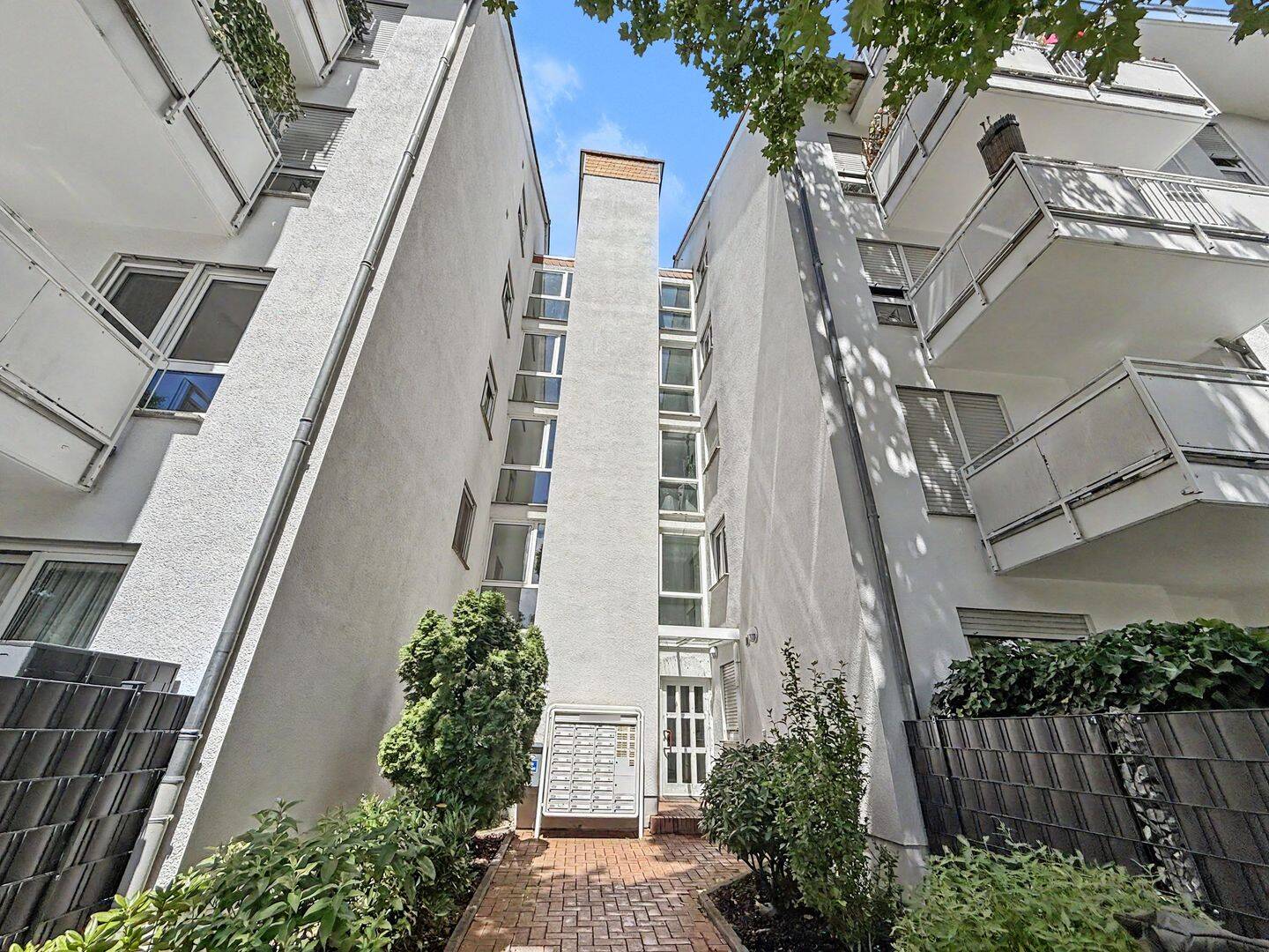 Gepflegte, vermietete 2-Zimmer-Wohnung mit Balkon in beliebter Lage von Offenbach am Main, 63069 Offenbach am Main (Lauterborn Offenbach am Main Rosenhöhe)
