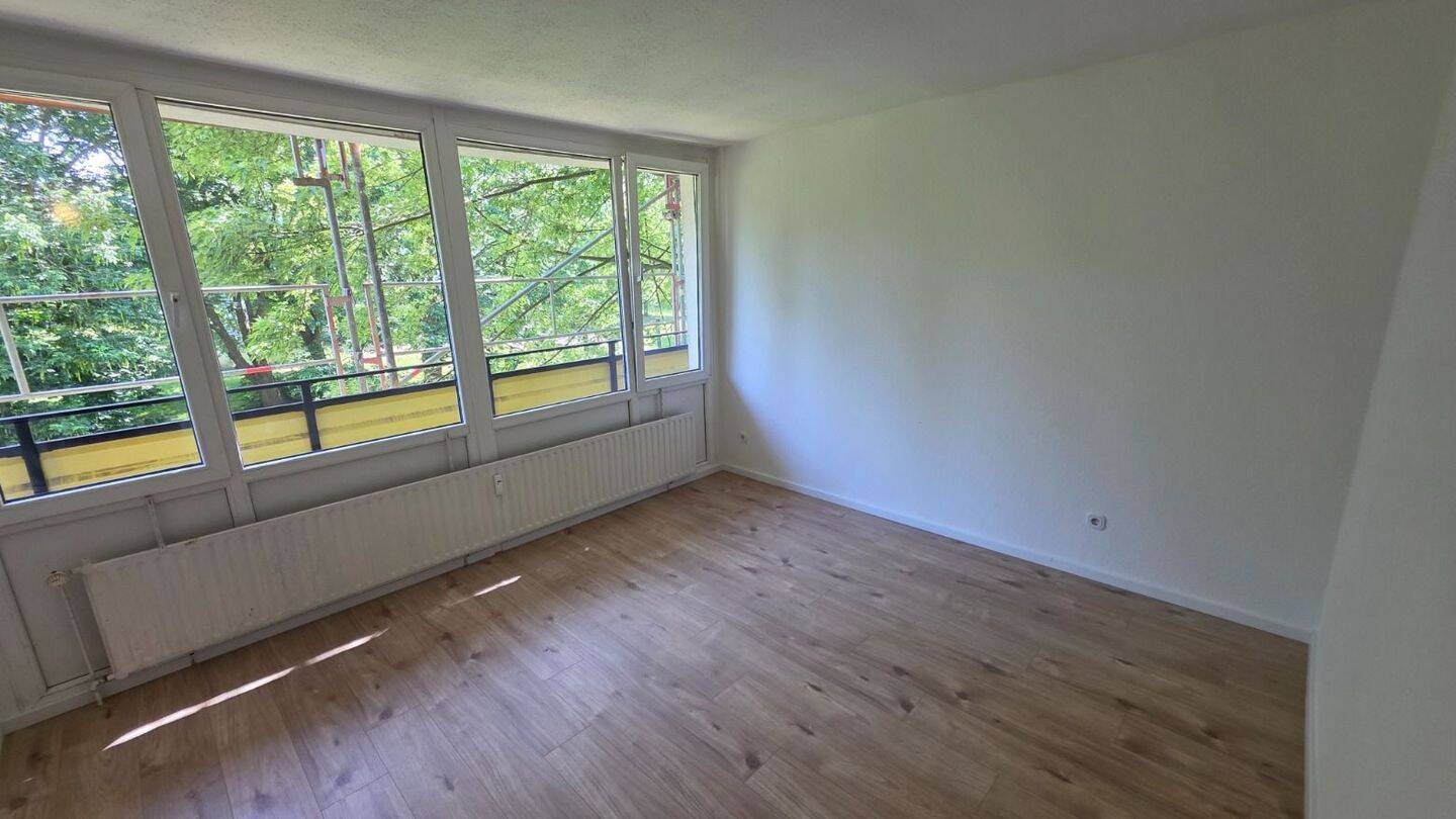 Balkon mit Blick ins Grüne: 3-Zimmer-Wohnung in Mönchengladbach-Römerbrunnen, 41238 Mönchengladbach