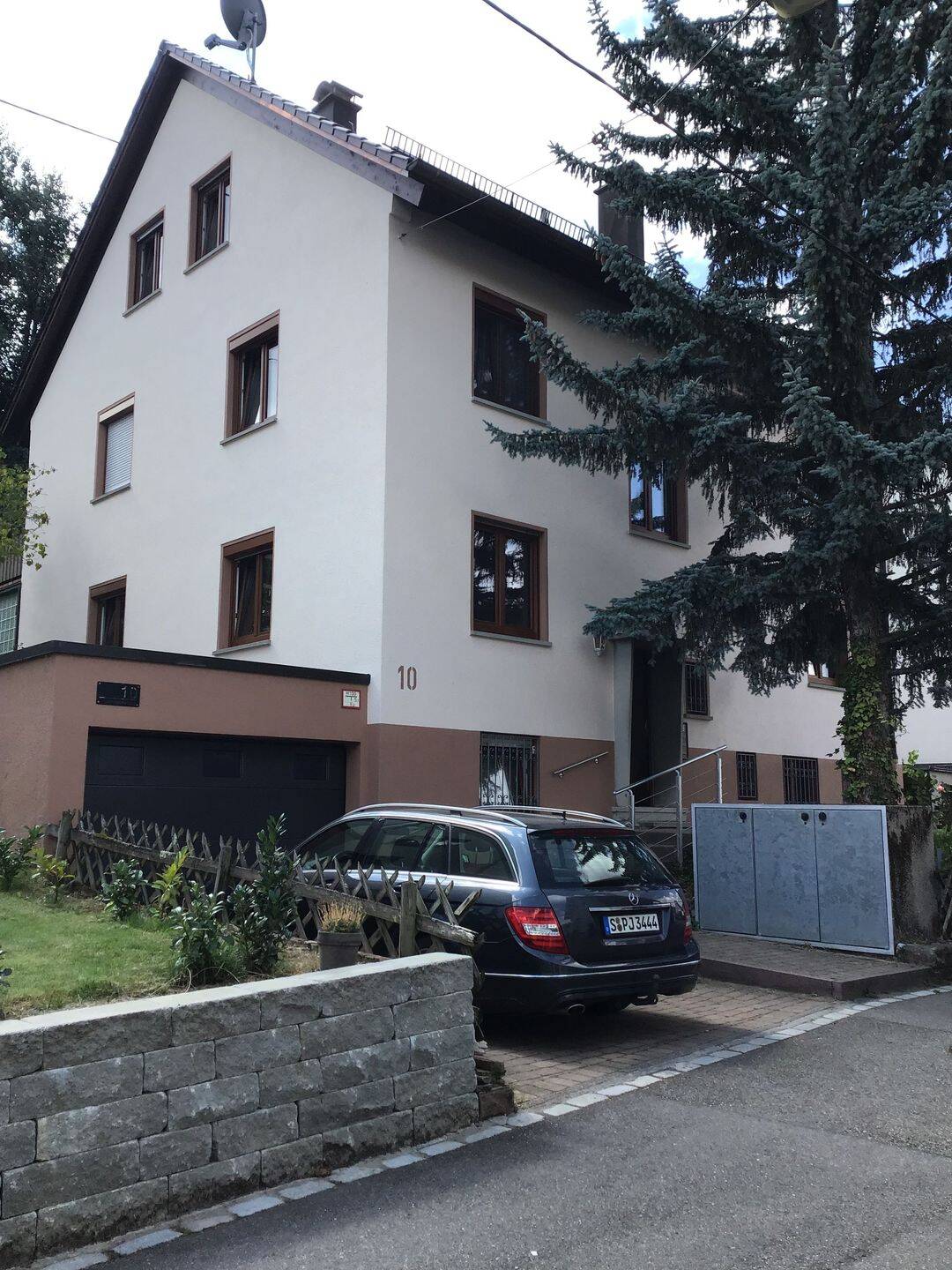 Sanierte Dreizimmer-Wohnung in Stuttgart/Uhlbach, 70329 Stuttgart (Hedelfingen Obertürkheim Rohracker Uhlbach)