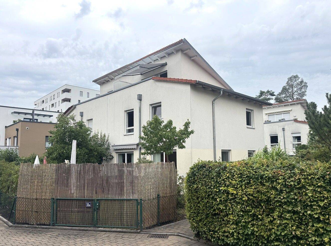 Moderne Doppelhaushälfte mit TG-Stellplatz in ruhiger und beliebter Lage, ca. 2 km vom Zentrum von Erlangen, 91058 Erlangen (Bruck Eltersdorf Erlangen-Süd Sebaldussiedlung Tennenlohe)