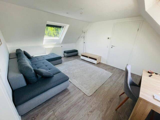 Top Lage möblierte 2-Zimmer Dachgeschosswohnung in Stuttgart, 70374 Stuttgart (Bad Cannstatt Sommerrain)