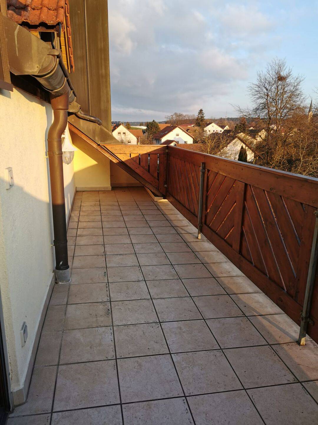 Stilvolle 4-Raum-Maisonette-Wohnung mit gehobener Innenausstattung mit Balkon in Reichertshausen, 85293 Reichertshausen