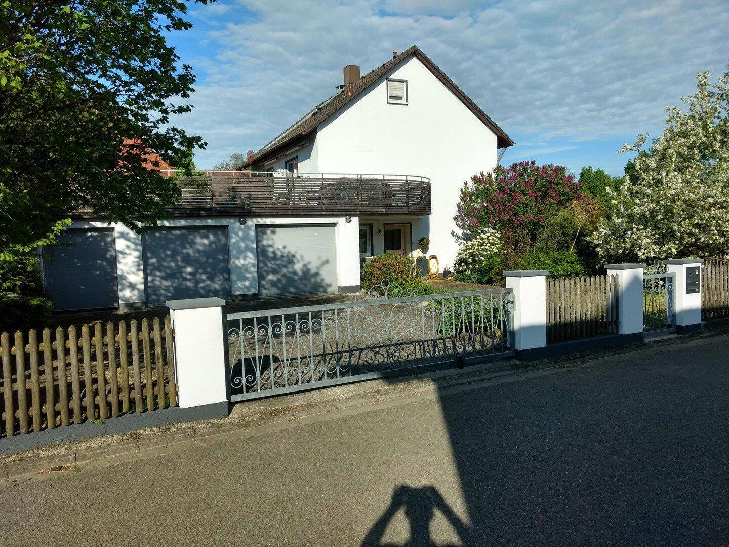 Freistehendes Einfamilienhaus mit separater Einliegerwohnung, 82276 Adelshofen