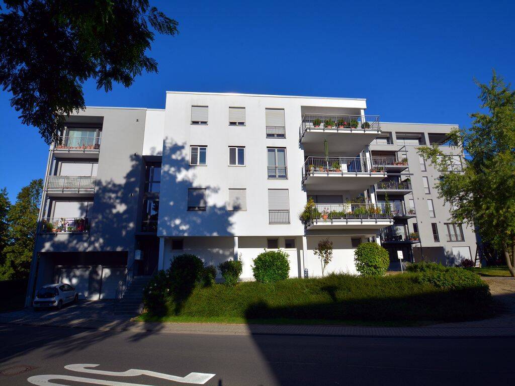 TRIER – Heiligkreuz – moderne 3 Zimmer Wohnung mit Terrasse, Balkon und Garage, 54295 Trier