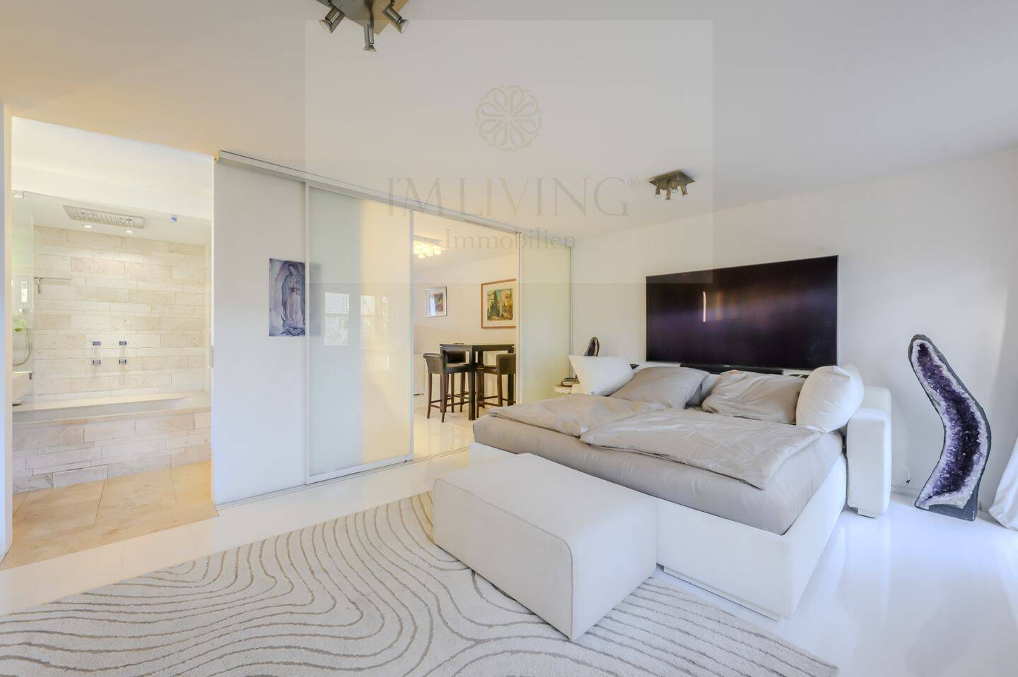 IHR RÜCKZUGSORT IM WESTPARK – STILVOLLE LUXUSWOHNUNG MIT KAMIN & WELLNESSBAD, 81377 München (Hadern Sendling-Westpark)
