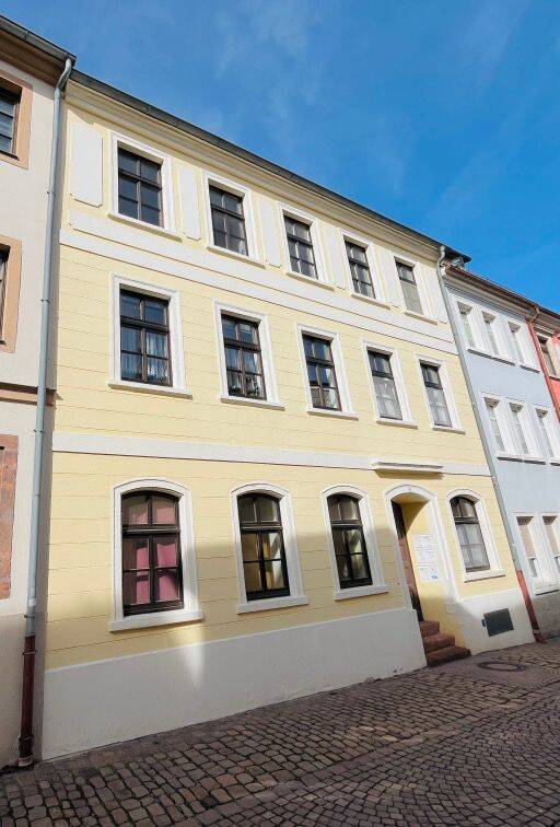 Traumhafte Dachgeschosswohnung mit Klimaanlage und Einbauküche in ruhiger Lage von Leisnig, 4703 Leisnig