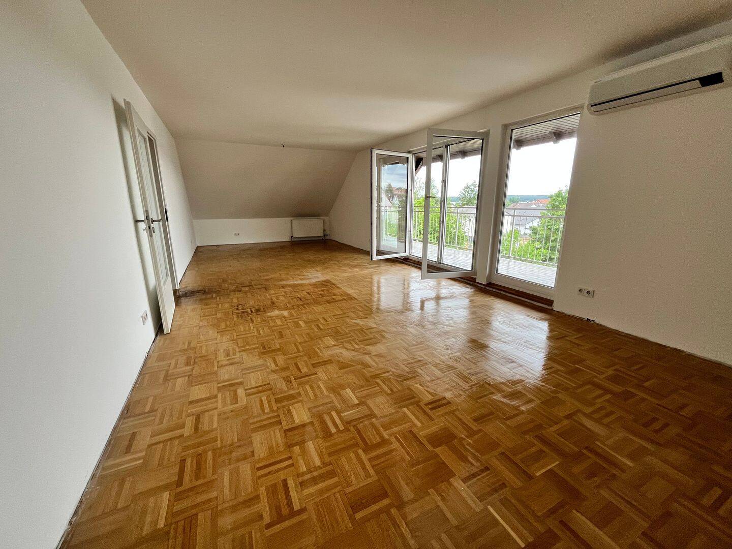 Renovierte 3-Zimmer-Wohnung (91 m²) mit Klimaanlage, Balkon, Einbauküche, Garage & Stellplatz, 35396 Gießen
