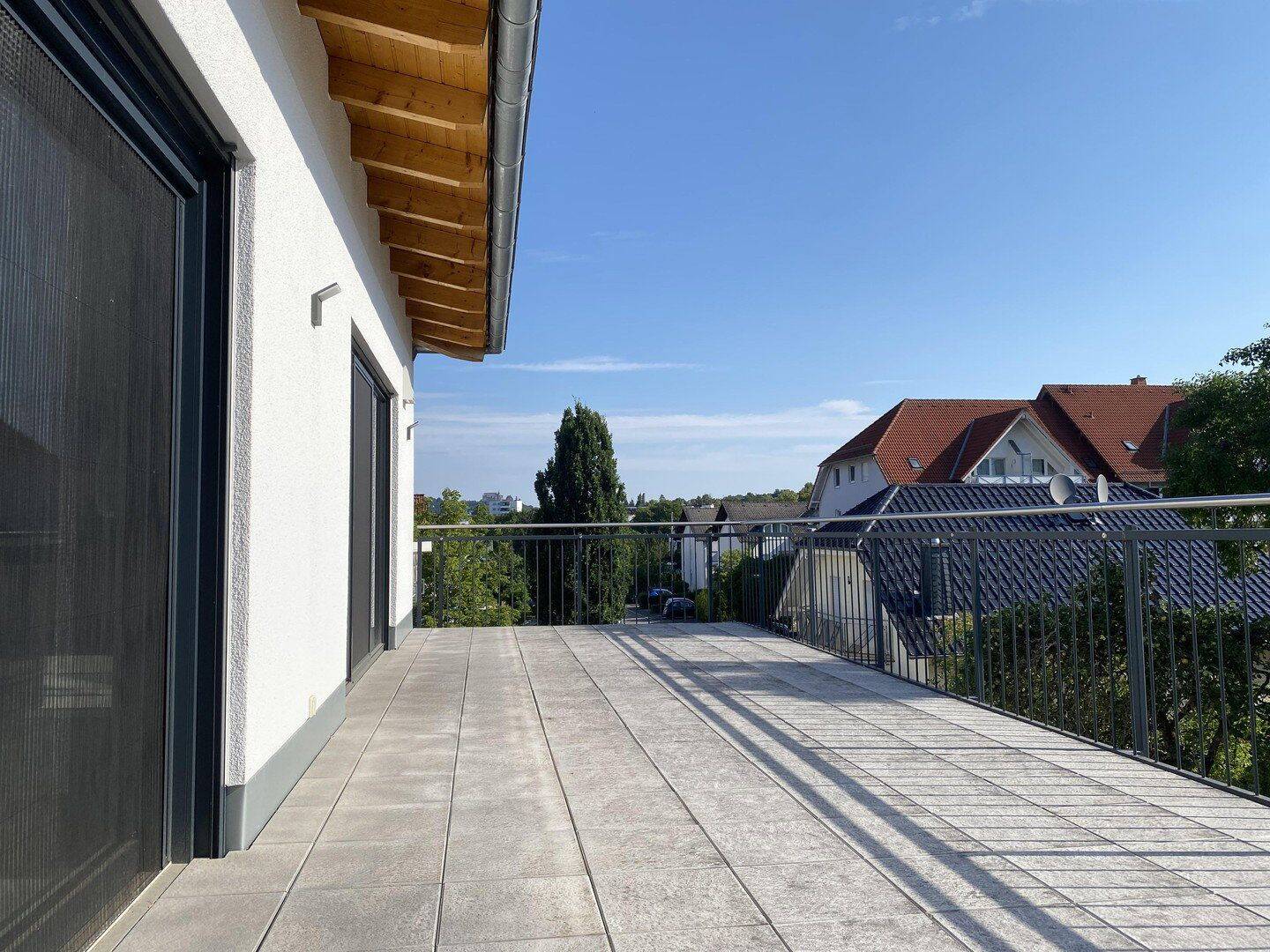 Exklusive Penthousewohnung mit großer Dachterrasse, EBK & Garage in Marburg-Cappel, 35043 Marburg