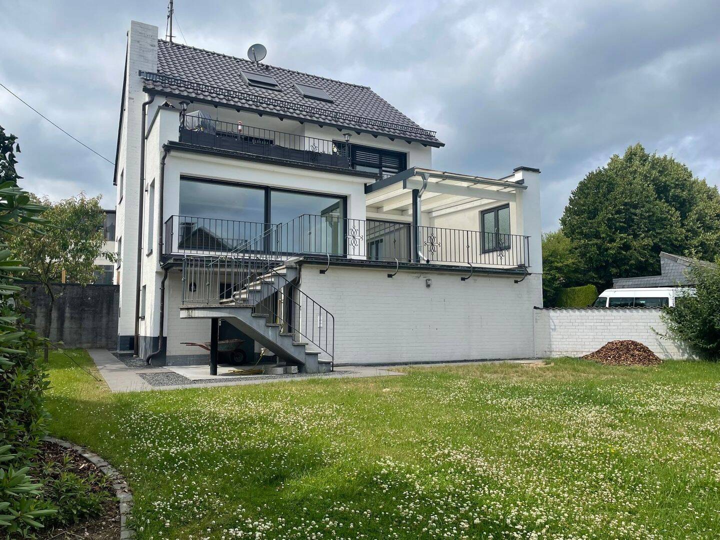 Wunderschöne sanierte Wohnung mit großem Balkon, Garten und Einliegerbereich im Herzen von Much!, 53804 Much