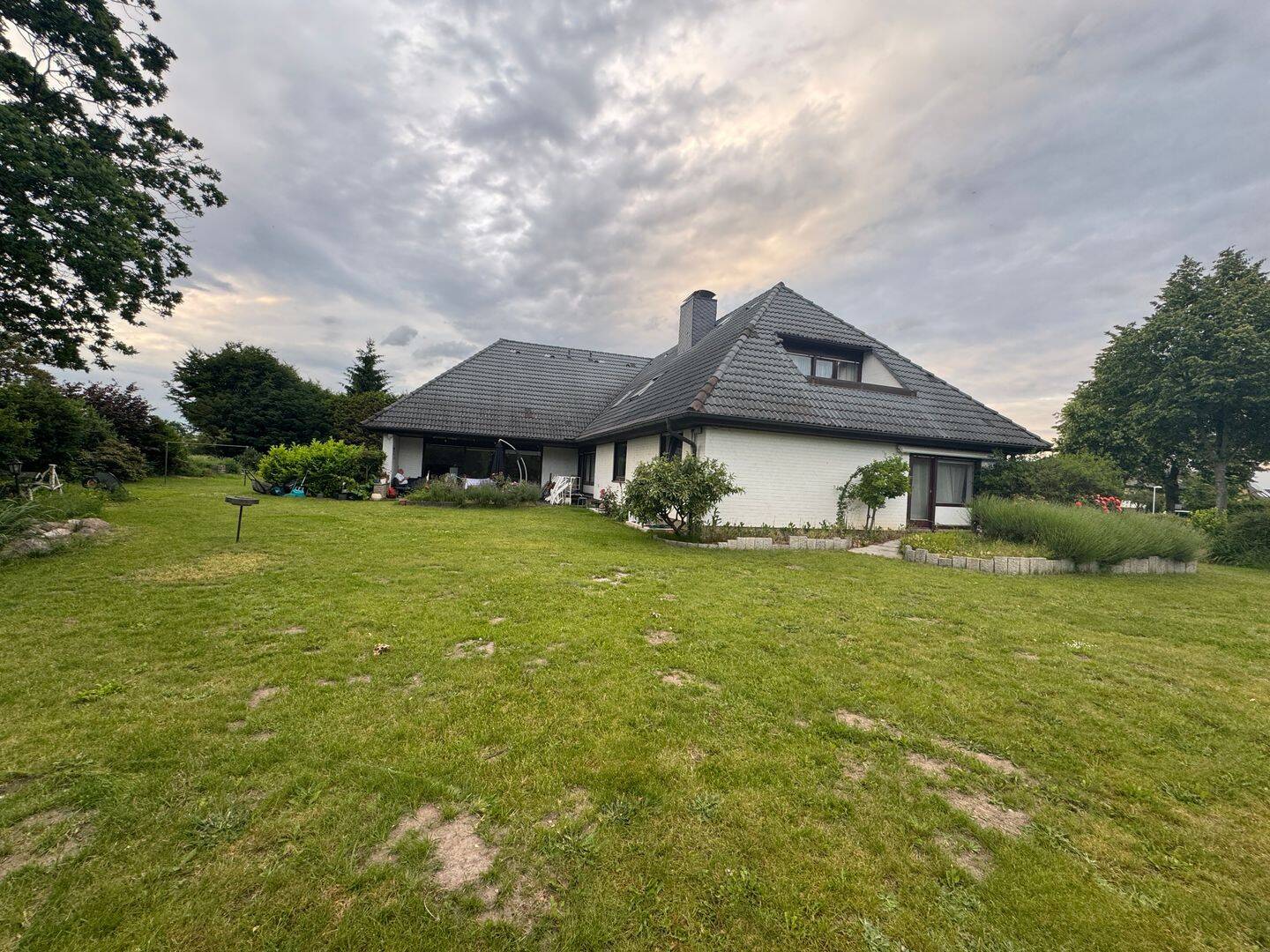 Architektonisch reizvolle Villa mit außergewöhnlichem Raumgefühl und traumhaftem Garten – OHNE Maklerprovision!!!, 31275 Lehrte