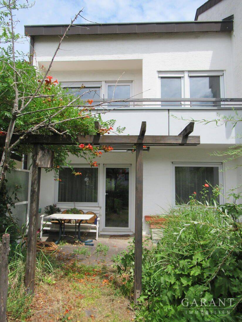 Familienfreundliches Reihenmittelhaus mit Garten, Balkon und Garage!, 70378 Stuttgart