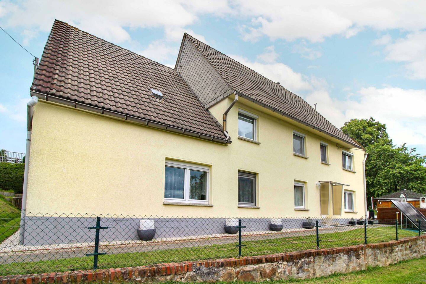 1 Haus + 2 Wohnungen + ruhige Lage + gepflegter Zustand, 9306 Wechselburg