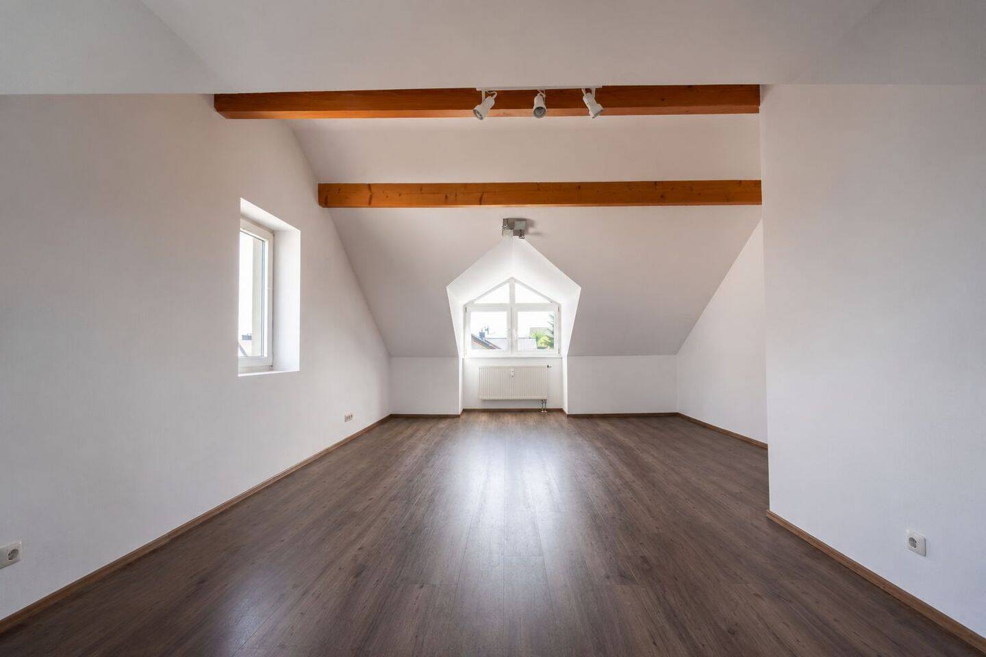 2-Zimmer-Dachgeschosswohnung in Höhenkirchen-Siegertsbrunn, 85635 Höhenkirchen-Siegertsbrunn