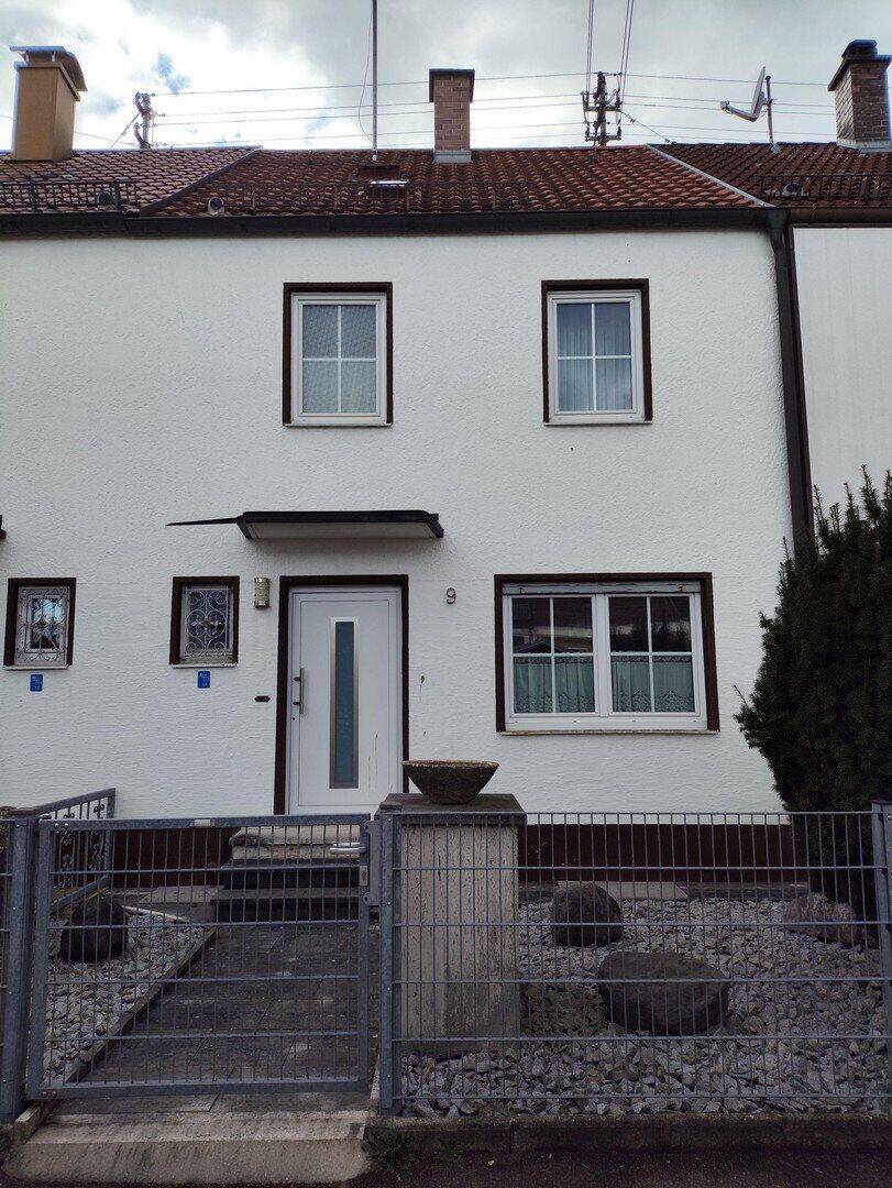 Reihenmittelhaus Renovierungsbedürftig nähe Tilsiter Str., 86167 Augsburg (Lechhausen)