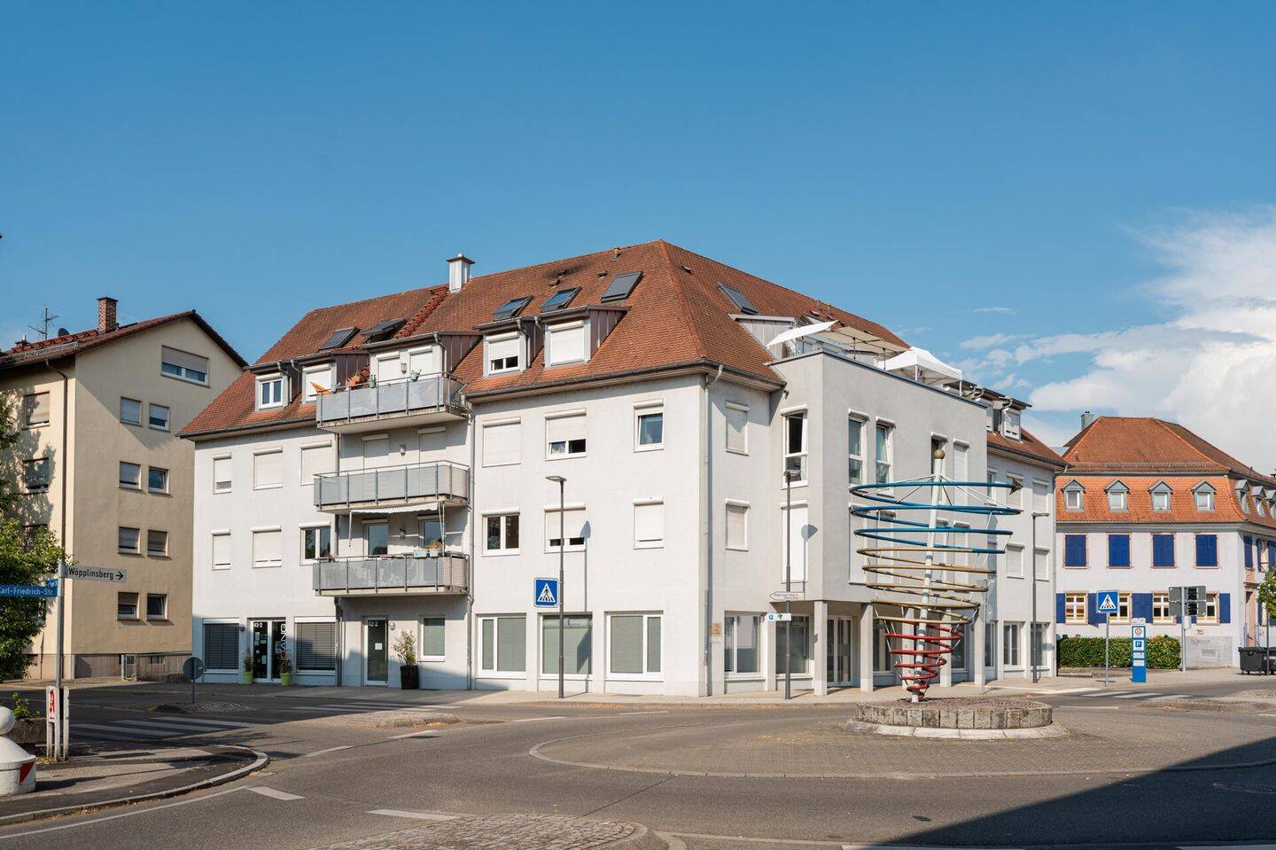 ZENTRAL MIT KURZEN WEGEN, 79312 Emmendingen