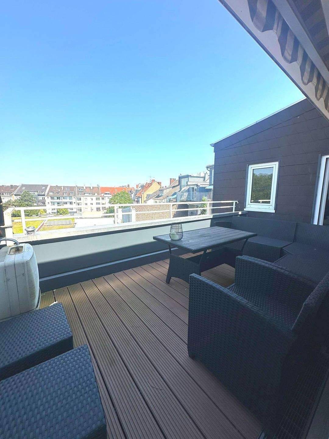 Exclusive, hochwertig möblierte 3 Zi Terrassenwohnung mit Whirlpool für mind. 12 Monate zu vermieten, 40476 Düsseldorf (Derendorf Golzheim Pempelfort)