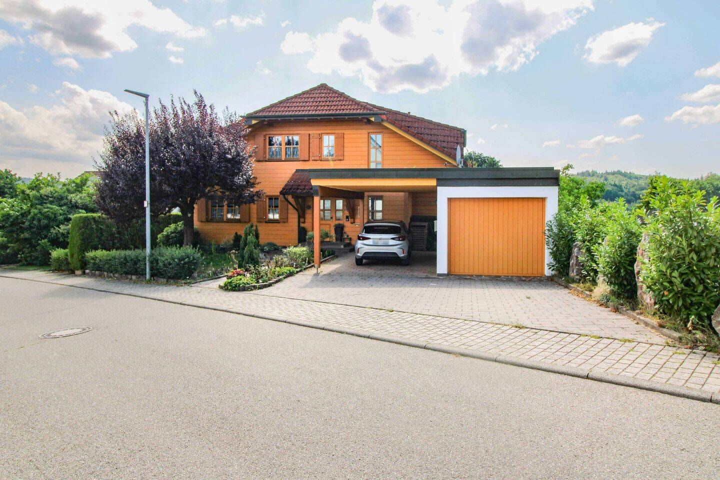 Familienfreundliches Holzhaus mit Terrasse, Balkon und zahlreichen Stellplätzen, 73547 Lorch
