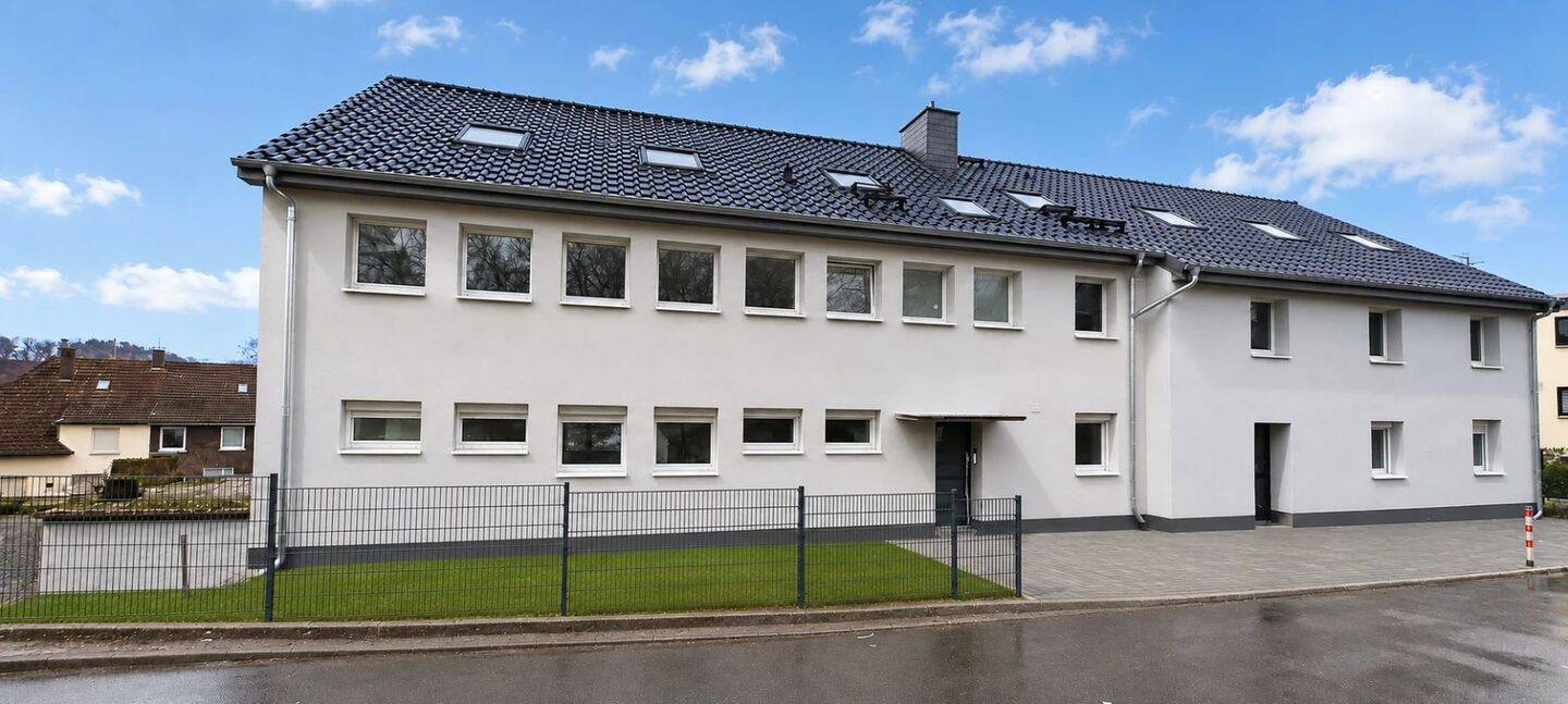 Modernes Wohnen in Wuppertal – helle Räume, stilvolles Bad und Gartenfläche, 42327 Wuppertal (Vohwinkel)
