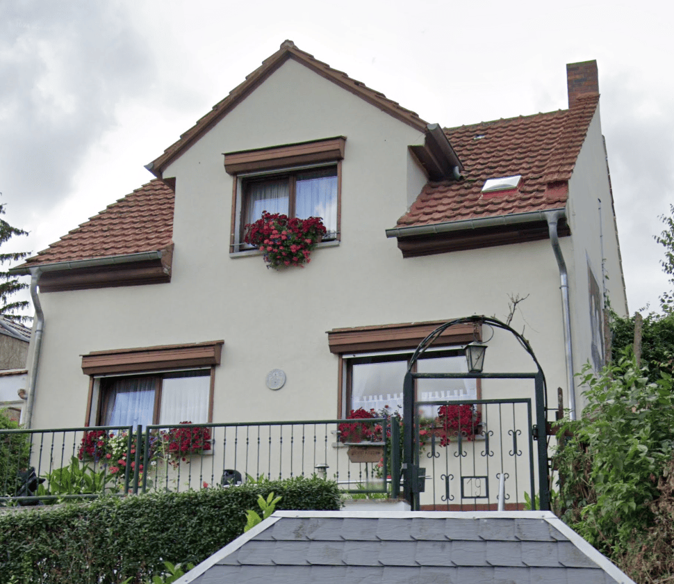 Einfamilienhaus mit separatem Wohnbungalow in Erfurt-Hochheim, 99094 Erfurt
