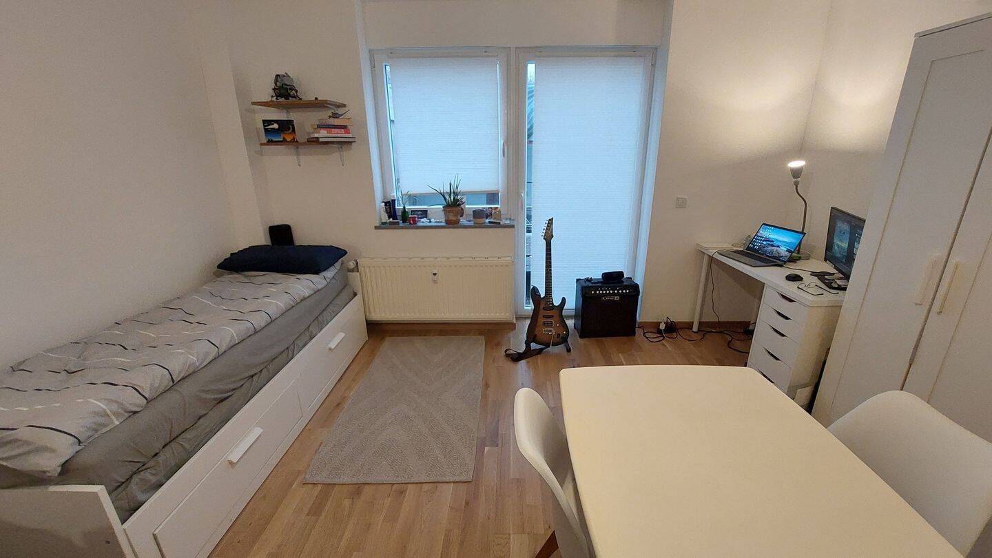 Ruhige sonnige zentrale 1-Zi.-Whg. Terrasse kernsaniert Parkett, 51063 Köln (Mülheim Buchheim Stammheim)