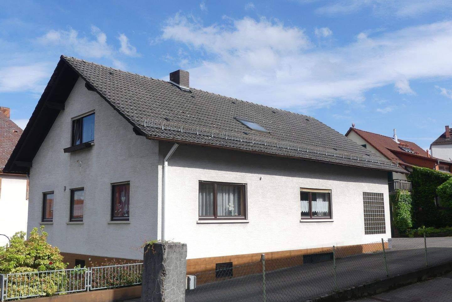 ***Zentrale Lage! Einfamilienhaus mit 2 “Wohnungen” in Oberzent-Beerfelden***, 64760 Oberzent