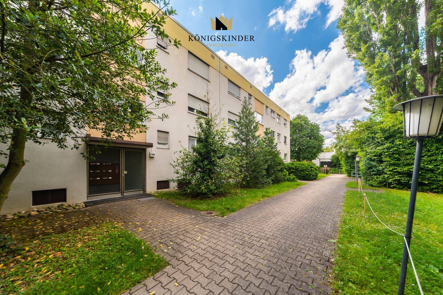 Wohntraum in Möhringen: Hochwertig modernisierte 4,5-Zimmer-ETW mit großem Balkon, 70567 Stuttgart (Möhringen)