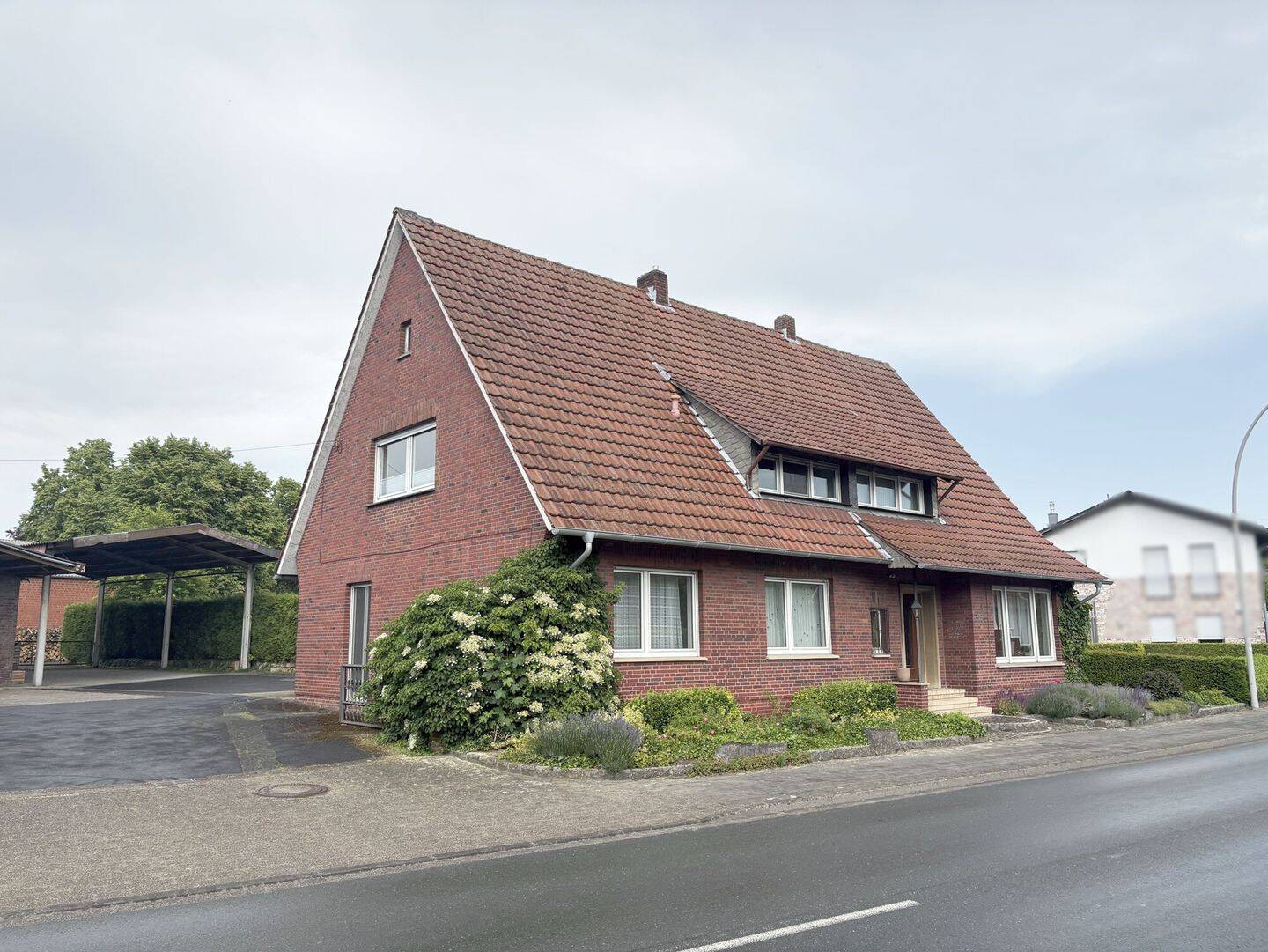 Wohn- und Geschäftshaus mit Gewerbehallen, Büroflächen und großem Grundstück in Warendorf-Milte!, 48231 Warendorf