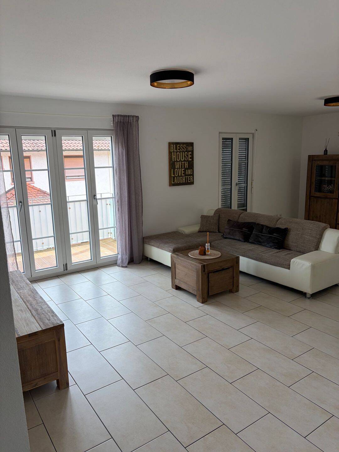 Moderne 2-Zimmer-Wohnung mit Einbauküche, Fußbodenheizung, Balkon & Carport -teilmöbliert-, 77948 Friesenheim