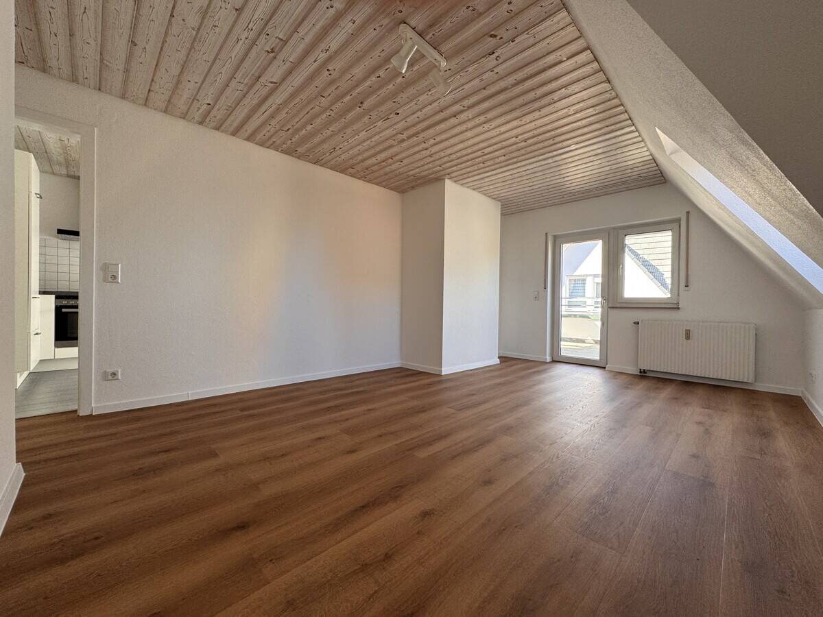 Helle 2,5-Zimmer-DG-Wohnung mit großem Balkon & Homeoffice in der Innenstadt, 74564 Crailsheim