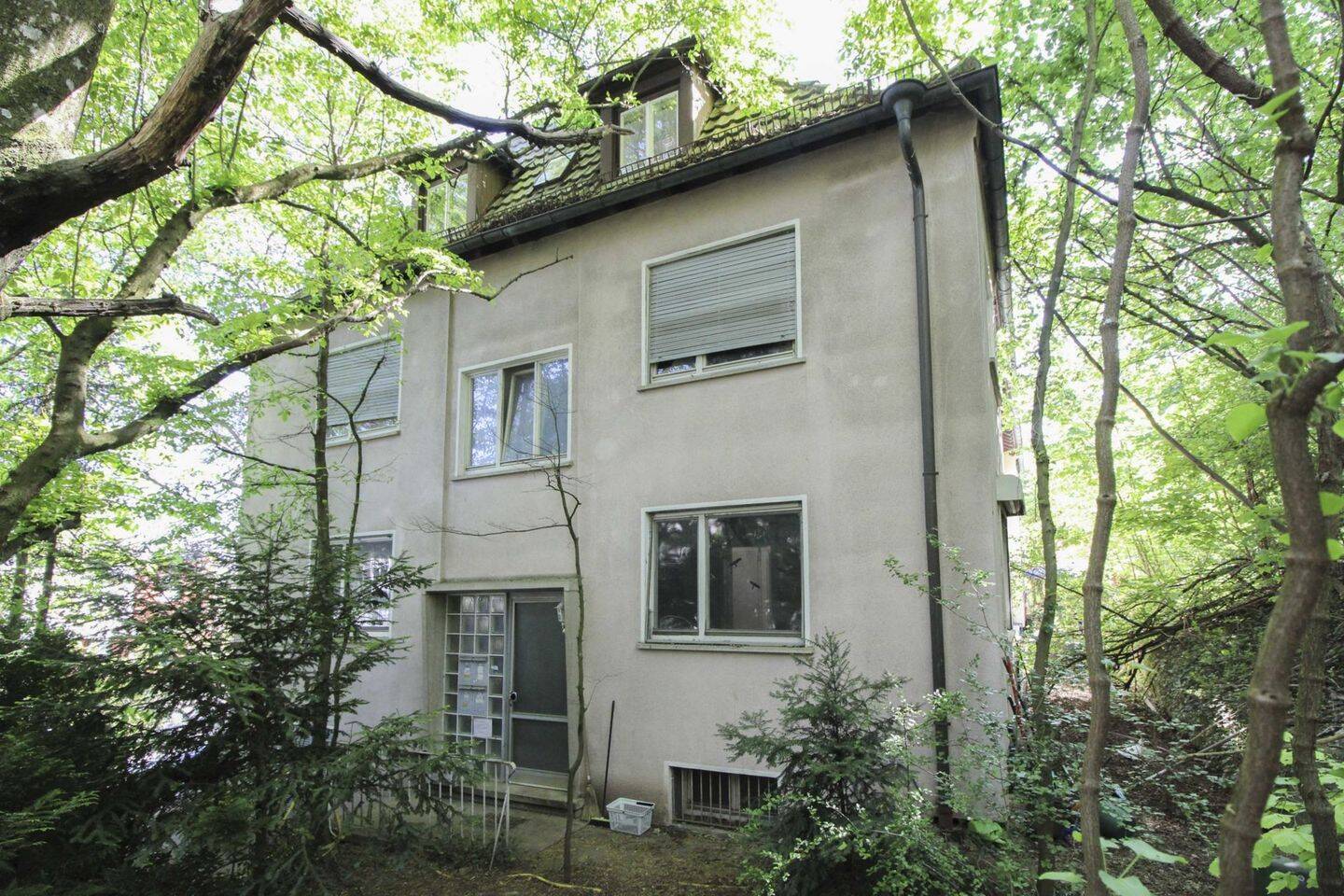Mehrfamilienhaus in Bestlage von Stuttgart-Kräherwald mit beeindruckendem Weitblick, 70193 Stuttgart (Nord West)