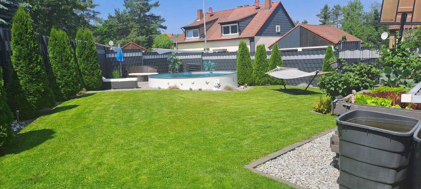 Modernisierte Doppelhaushälfte mit Pool, Speicher-PV und Ausbaureserve, 92366 Hohenfels