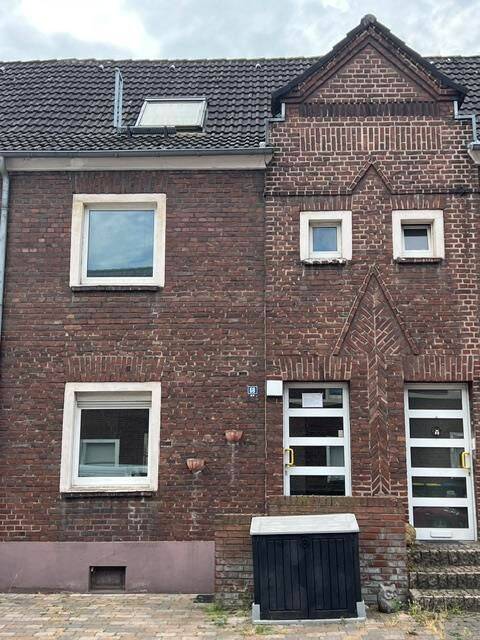 Charmantes Reihenhaus mit großem Grundstück und viel Potenzial in Duisburg-Bergheim, 47228 Duisburg (Bergheim Friemersheim Hochemmerich Winkelhausen)
