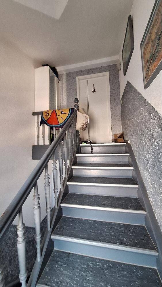 Stilvolle Dachgeschosswohnung mit hochwertiger Einbauküche, großem Keller und Stellplatz in Burg bei Magdeburg, 39288 Burg