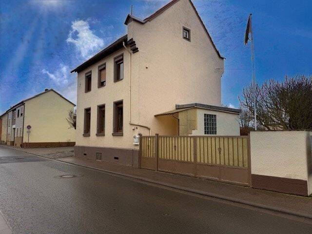 Renovierungsbedürftiges Einfamilienhaus in guter Lage von Nack, 55234 Nack